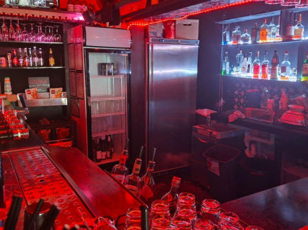 Piano on High - A piano bar with a late night licence