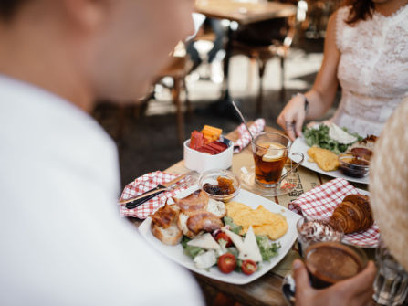 FULLY LICENSED BAR & RESTAURANT | WALKING DISTANCE TO LUNA PARK | NEXT TO MAJOR THEATRE