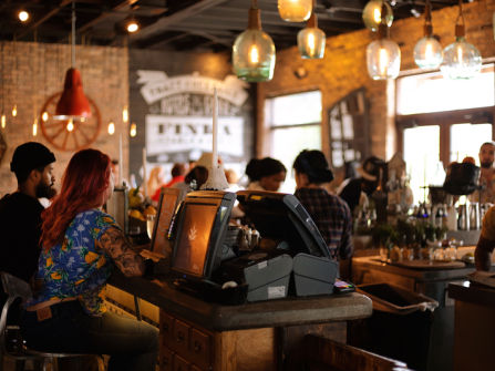FULLY LICENSED BAR & RESTAURANT | WALKING DISTANCE TO LUNA PARK | NEXT TO MAJOR THEATRE