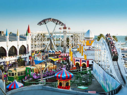 FULLY LICENSED BAR & RESTAURANT | WALKING DISTANCE TO LUNA PARK | NEXT TO MAJOR THEATRE
