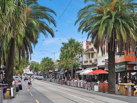 FULLY LICENSED BAR & RESTAURANT | WALKING DISTANCE TO LUNA PARK | NEXT TO MAJOR THEATRE