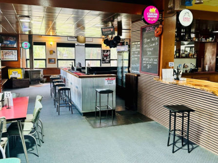Well-Established Country Hotel in the Heart of Colac