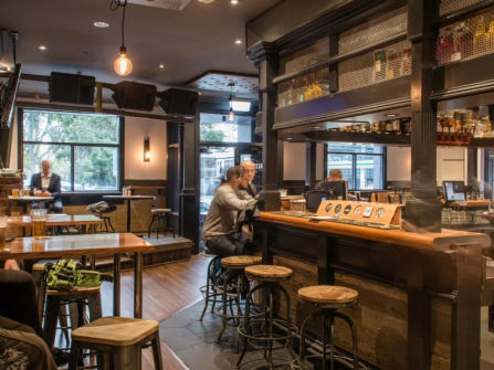A LANDMARK INNER-MELBOURNE HOSPITALITY PUB & BACKPACKERS BUSINESS