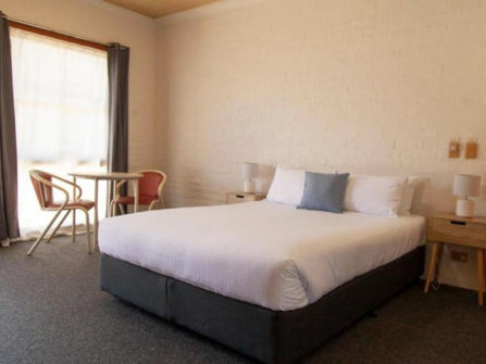 Bega Downs Motor Inn for Sale