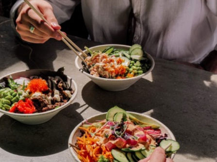 Simple Fresh Food Take Away, with Cheap Rent/Hugh potential! (Our Ref: V2109)
