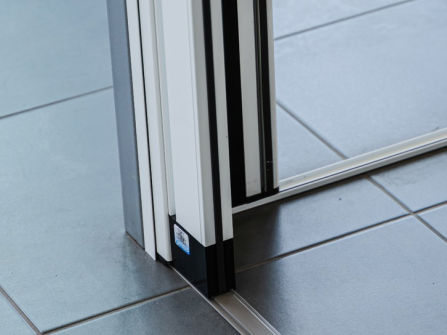 Leading Retractable Screen Manufacturer Business - REV 1.9M p.a (Our Ref: D2087)