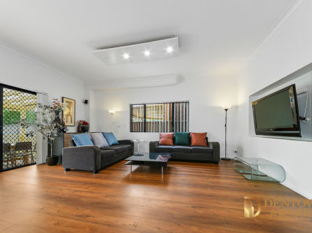 Double Brick Beautiful home to live in or Investment 9 beds 9 baths (8 En-suit)  !!! Price Reduce !!!