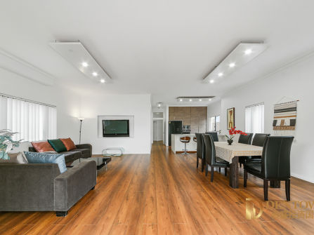 Double Brick Beautiful home to live in or Investment 9 beds 9 baths (8 En-suit)  !!! Price Reduce !!!