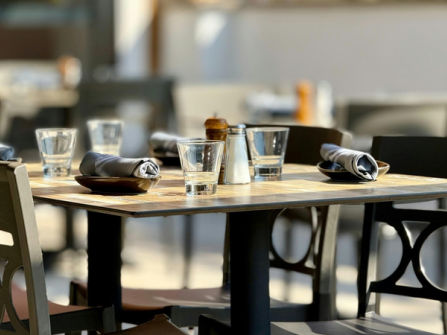 CAFE / RESTAURANT / BAR