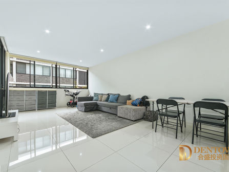 Beautiful Large & Modern unit, amazing location.