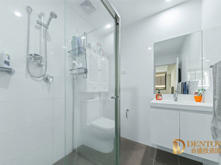 Beautiful Large & Modern unit, amazing location.
