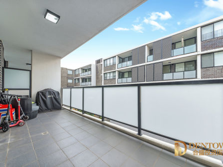 Beautiful Large & Modern unit, amazing location.