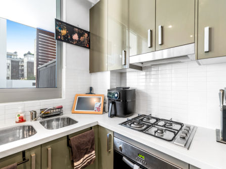 Stylish Apartment Living in Rosebery!Close to All Amenities!