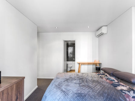 Stylish Apartment Living in Rosebery!Close to All Amenities!