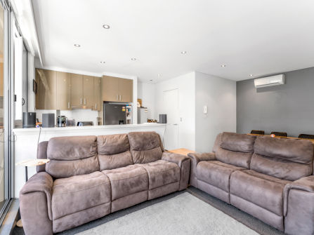 Stylish Apartment Living in Rosebery!Close to All Amenities!