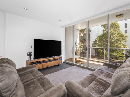 Stylish Apartment Living in Rosebery!Close to All Amenities!