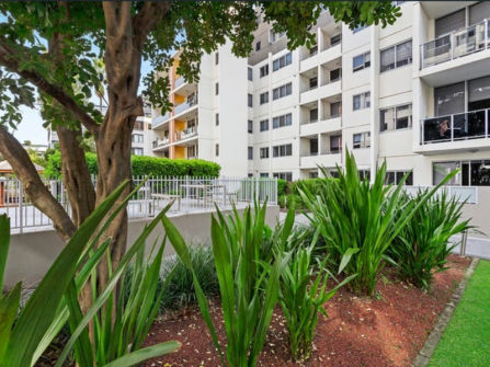 Stylish Apartment Living in Rosebery!Close to All Amenities!
