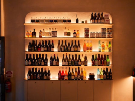 Unique Wine & Sake Bar in Melbourne's Iconic Hardware Lane (Our Ref: V2119)