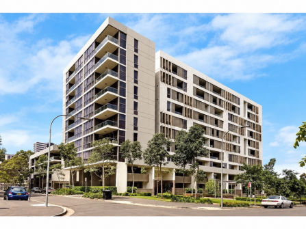 Spacious unit, sought after location