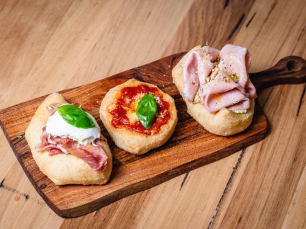 Italian Pizzeria, with Strong T/O in Prime Ascot Vale Location! (Our Ref: V2118)