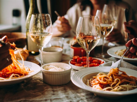 Italian Restaurant with Amazing Beer Garden in Essendon - Ref: 15565