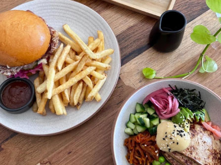 Iconic Inner North East Cafe taking $25,000 p/w (Our Ref: V2114)