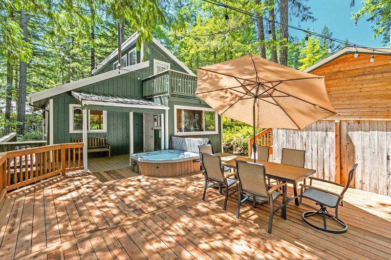 Harry’s Hideaway | Hot Tub | Fire pit | Mt Rainier – Photo 15