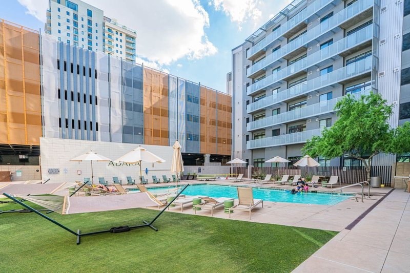 Urban Oasis DT Phoenix | Pool, Gym & Parking – Photo 6