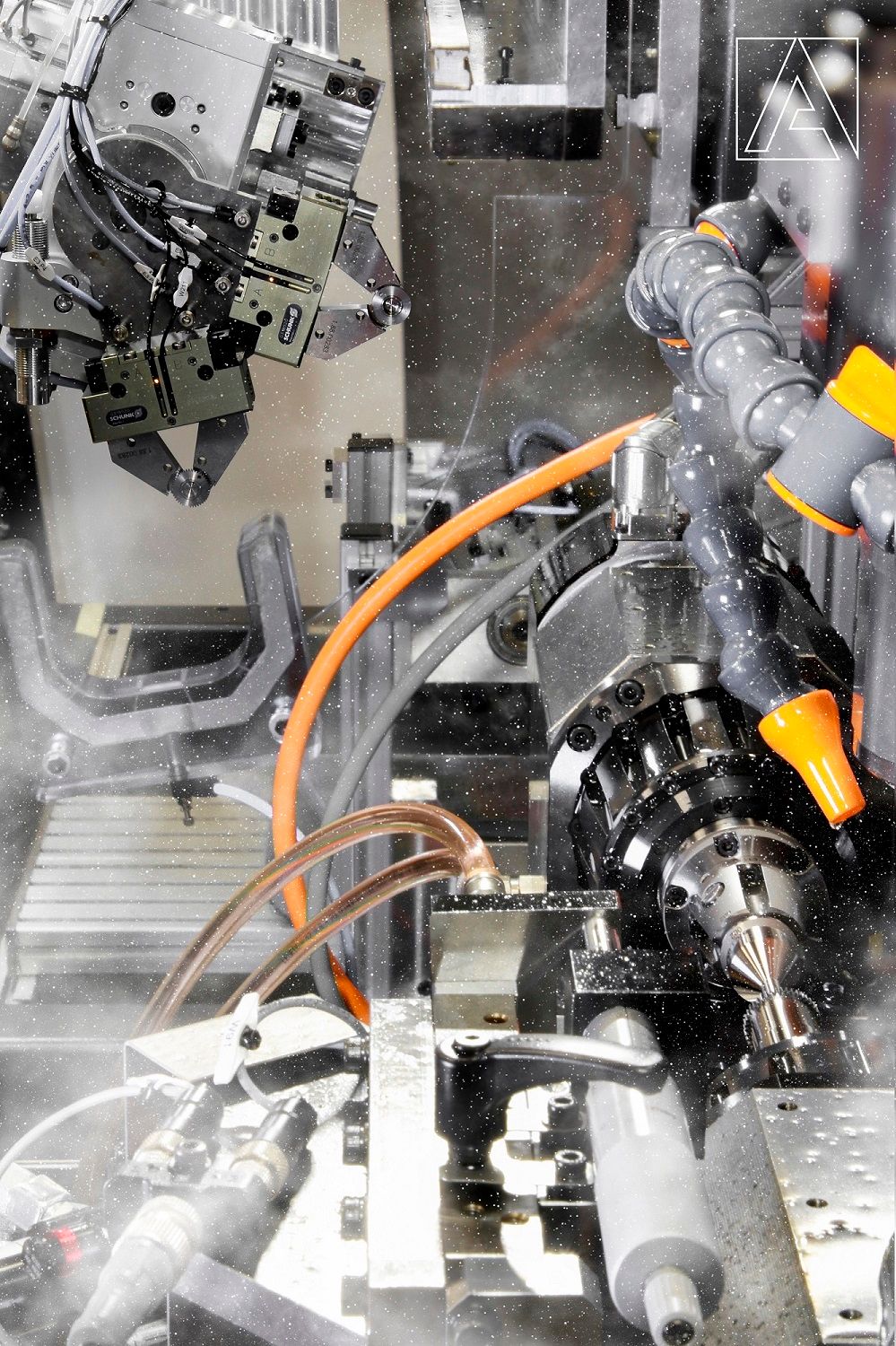 Part-loader-AF72-with-its-double-gripper-system_small.jpg