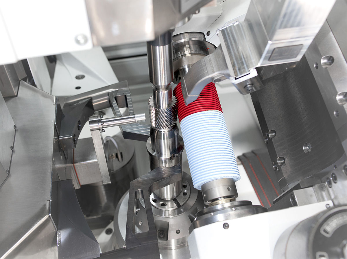 Picture_2_Grinding of an e-mobility shaft with a combined grinding worm.jpg