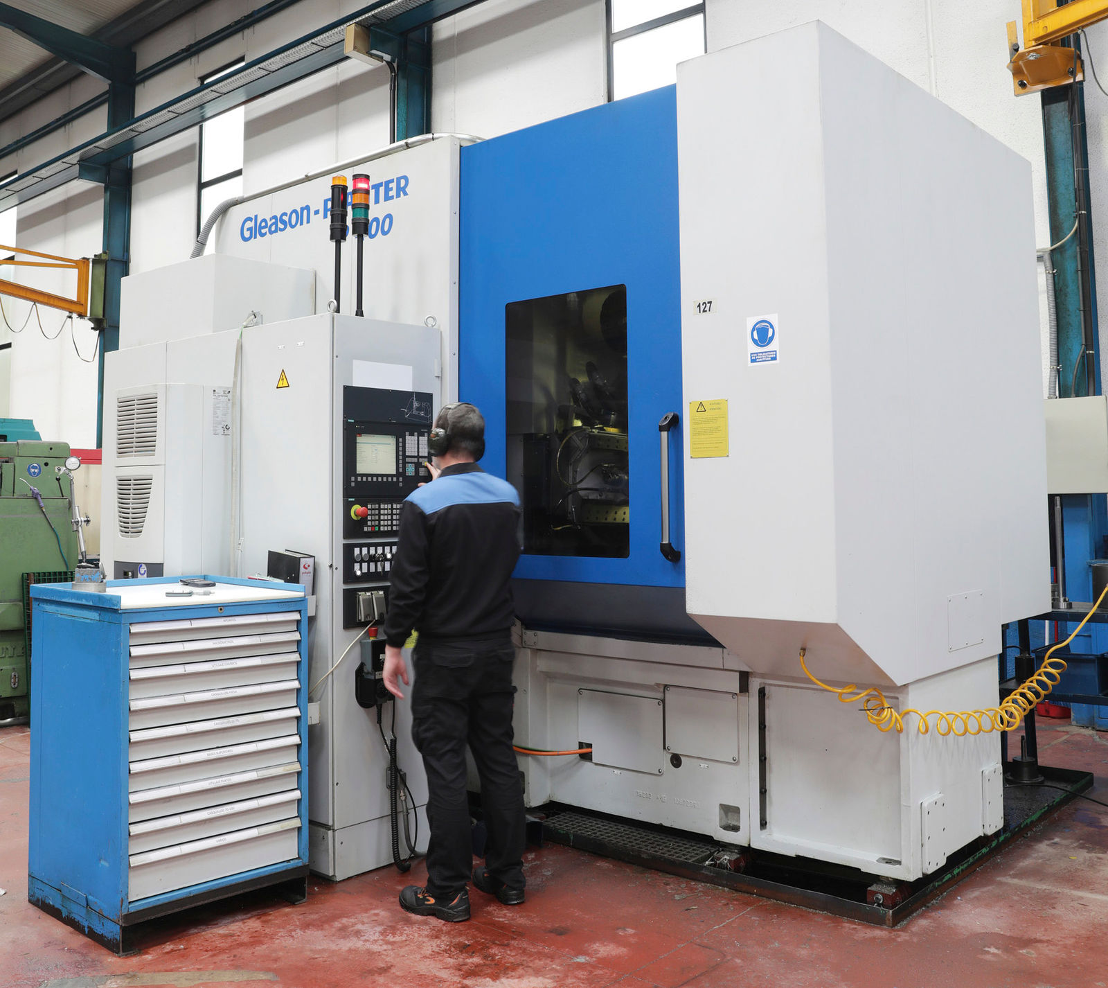 Easy data input with Gleason hobbing software.