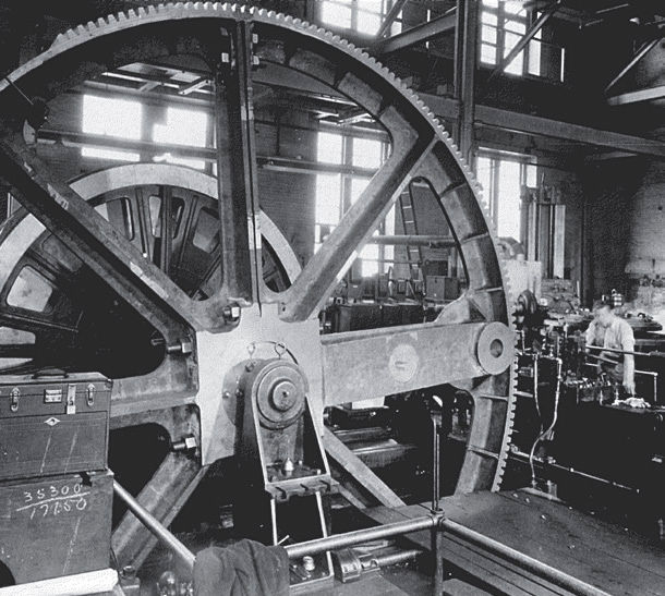 A 20-ft. Gleason spur and internal gear planer is used to cut the gears inside the Panama Canal’s locks and doors.