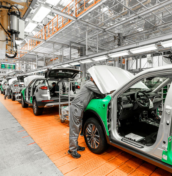 Electric car assembly line (courtesy Adobe Stock/Ivan Traimak).