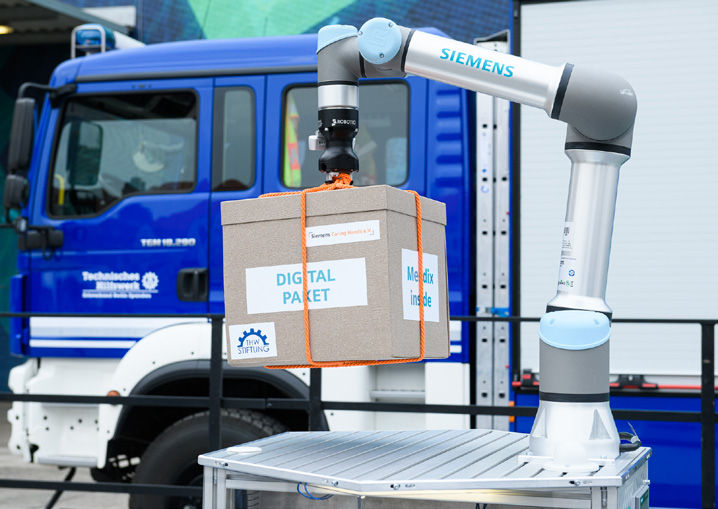 Robotics can stabilize throughput by performing repetitive tasks like pick-and-place, case packing, and palletizing with high precision and reliability. (Photo: Siemens)