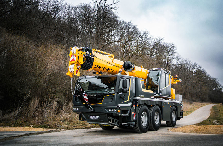 The LTM 1055-3.3 redefines mobility as a lightweight 3-axle all-terrain crane. (Photo: Liebherr)