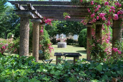 LES TILLEULS Casa de férias em Arrondissement de Bergerac, Aquitaine, France para 8 pessoas...