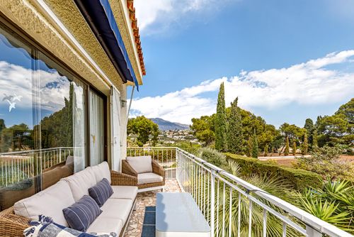 Villa Los Pinos 6 Wundervolle und romantische Villa mit privatem Pool in Altea, Costa Blanca, Spanien für 6 Personen. Das Haus befindet sich in einer Küsten-, Wald- und Wohngegend, 1 km vom Strand und 1 km von Altea entfernt....