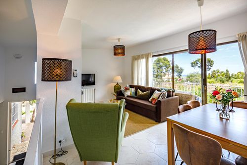 Villa Los Pinos 6 Encantadora y romántica villa en Altea, Costa Blanca, España, con piscina privada para 6 personas. La casa está situada en una zona costera, boscosa y residencial, a 1 km de la playa y a 1 km de Altea....