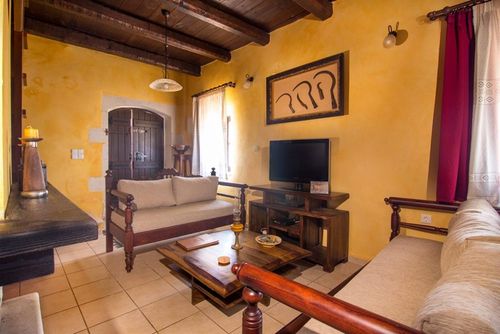 Red Fliskouni Hus i Chania, Crete, Greece  med privat svømmebasseng for 4 personer...
