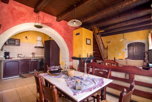 Red Fliskouni Hus i Chania, Crete, Greece  med privat svømmebasseng for 4 personer...