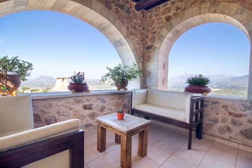Purple Malotira Hus  med privat svømmebasseng i Chania, Crete, Greece for 4 personer...