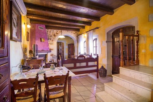 Purple Malotira Hus  med privat svømmebasseng i Chania, Crete, Greece for 4 personer...