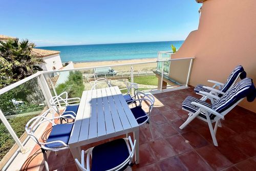 Mirador al Mar 12 by homeprive Vacker och bekväm lägenhet med gemensam pool i Denia, Costa Blanca, Spanien för 6 personer. Lägenheten ligger i ett bostadsområde nära stranden, nära restauranger, barer och livsmedelsbutiker, och är belägen 25 m från stranden....