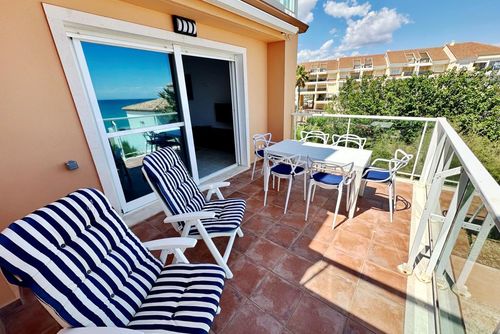 Mirador al Mar 12 by homeprive Hermoso y cómodo apartamento con piscina comunitaria en Denia, Costa Blanca, España, para 6 personas. El apartamento se encuentra en una zona residencial de playa, cerca de restaurantes, bares y supermercados, y a 25 m de la playa....