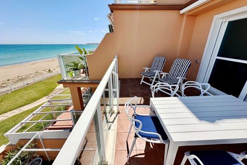 Mirador al Mar 12 by homeprive Smuk og komfortabel lejlighed med fælles swimmingpool i Denia, Costa Blanca, Spanien, til 6 personer. Lejligheden ligger i et boligområde nær stranden, tæt på restauranter, barer og supermarkeder, og er kun 25 m fra stranden....