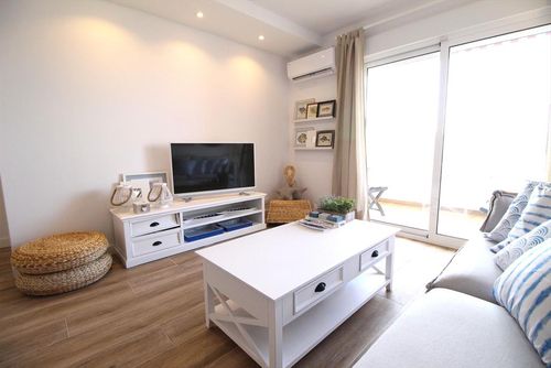 Santa Ana 22 by homeprive Schönes und komfortables Apartment in Denia, Costa Blanca, Spanien, mit einem Gemeinschaftspool für 4 Personen. Das Apartment befindet sich in einem Wohnstrandgebiet, in der Nähe von Restaurants und Bars, Supermärkten und einem Tennisplatz und ist nur 25 Meter vom Strand entfernt....