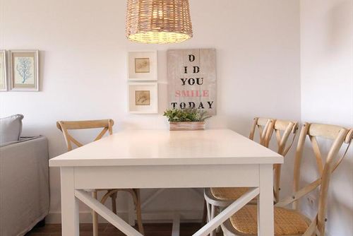 Santa Ana 22 by homeprive Piękny i komfortowy apartament w Denia, Costa Blanca, Hiszpania, z basenem wspólnym dla 4 osób. Apartament położony jest w mieszkalnej strefie nadmorskiej, w pobliżu restauracji i barów, supermarketów oraz kortu tenisowego, zaledwie 25 metrów od plaży....