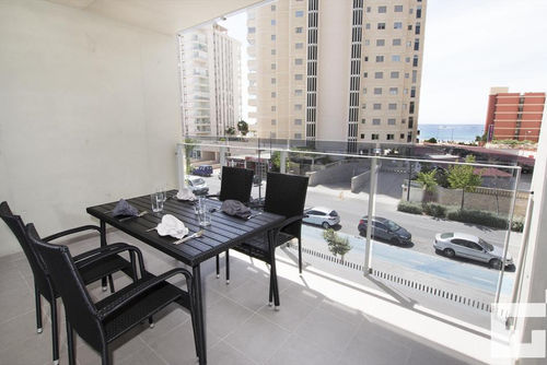 El Mirador de Calpe 2E Vakker og komfortabel leilighet med felles svømmebasseng i Calpe, Costa Blanca, Spania for 5 personer. Leiligheten ligger i et boligområde nær stranden, i nærheten av restauranter og barer, butikker og supermarkeder, og 25 meter fra Arenal-stranden....