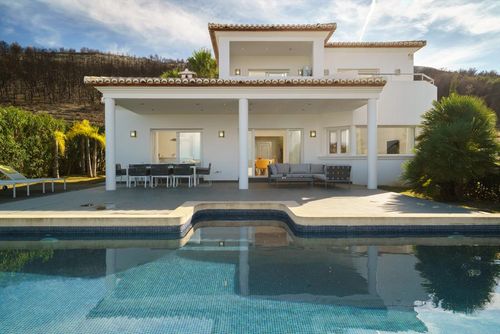 Bonheur Villa en Javea, Costa Blanca, España, con piscina privada para 8 personas. La casa se encuentra en una zona residencial....