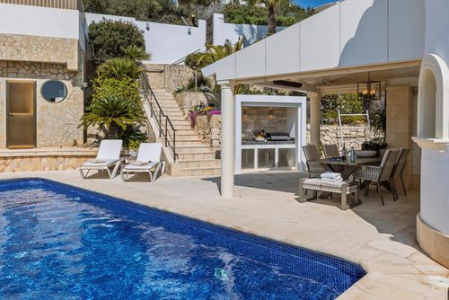 Rijos Prachtige en aangename villa in Jávea, Costa Blanca, Spanje met privézwembad voor 6 personen. Het huis is gelegen in een residentiële strandomgeving en bevindt zich op 3 km van het strand La Granadella, Jávea....